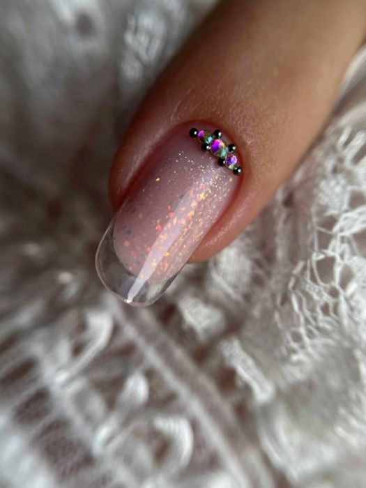 • Unghii cu gel / Ojă semi-permanentă