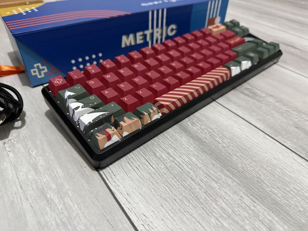 Tastatura de gaming Qwertykey65, hotswap.