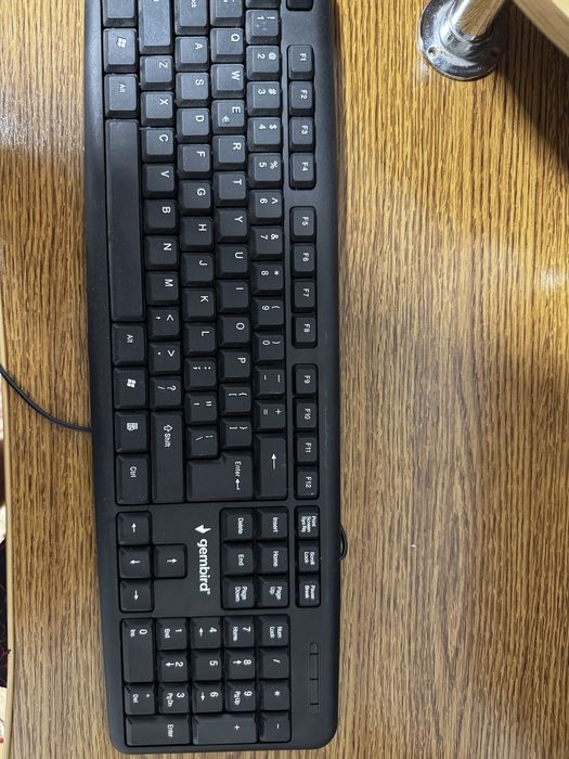 Vand laptop + pc , monitor , tastatura