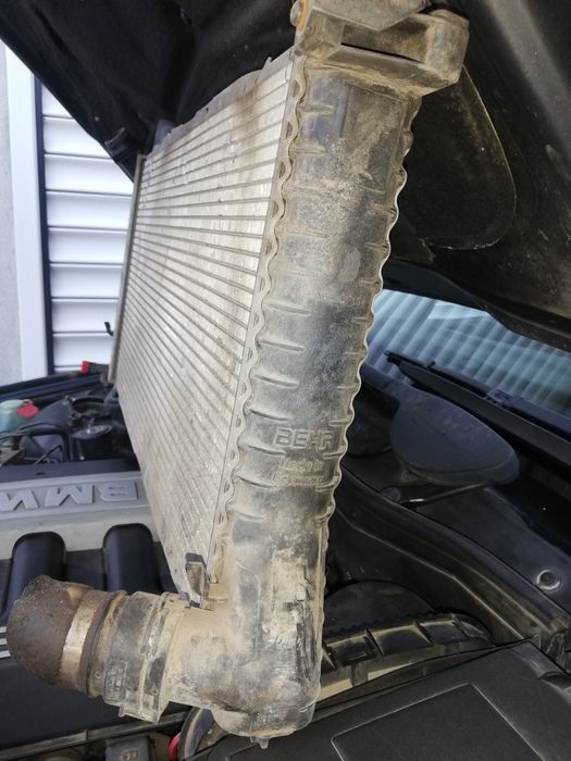 Радиатор bmw 525 2002г.