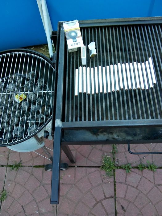 Fantasticul grătar cu plită și burlan! Grill/extensie ceaun opționale.