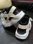 Дамски маратонки NIKE HUARACHE 38н -150 лв