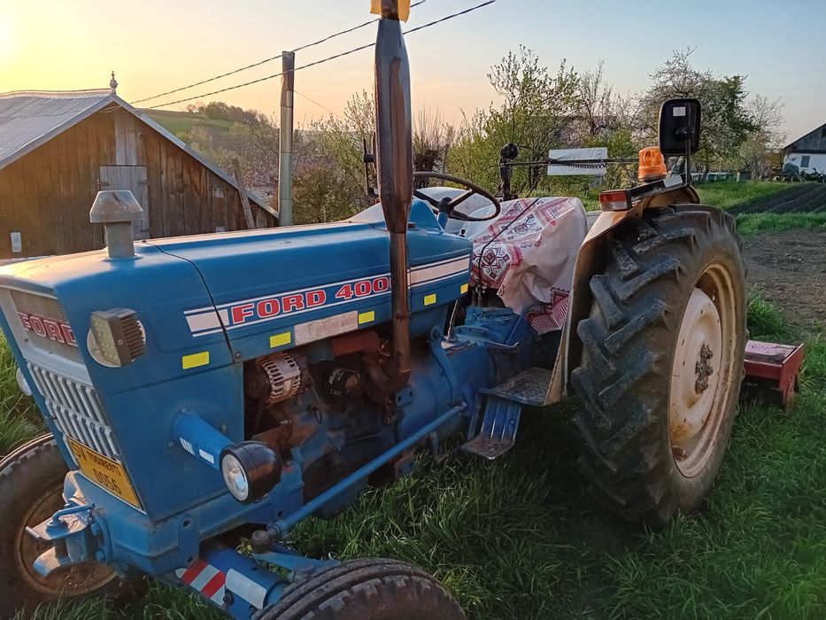 Vând tractor Ford 4000