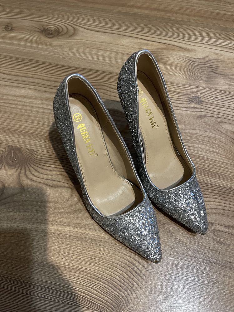 Pantofi dama eleganți argintii marime 36