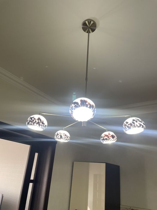 Люстры разные( в зал , спальню и кухню)