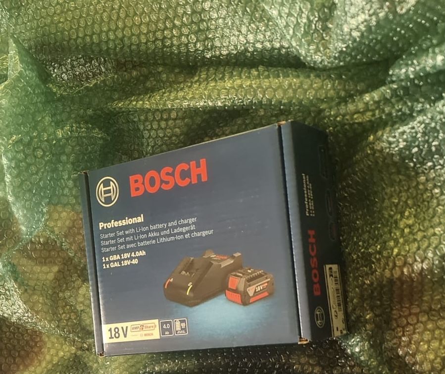 Set bosch baterie 18v 4.0ah si incarcator bosch