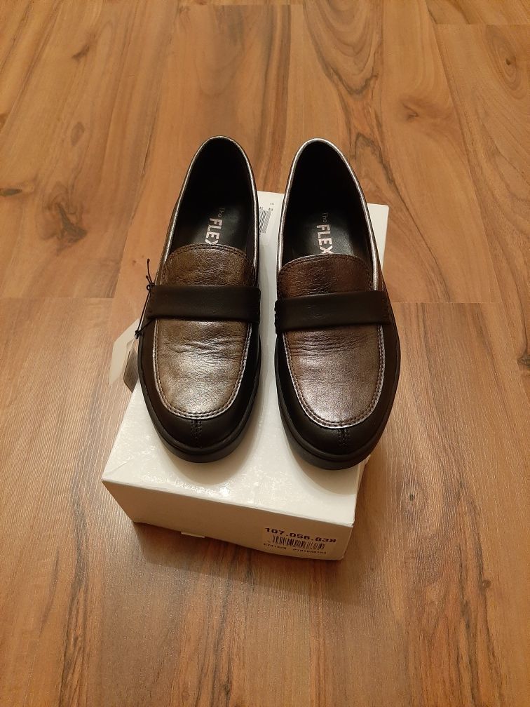 Нови обувки естествена кожа черно и сиво-36 номер