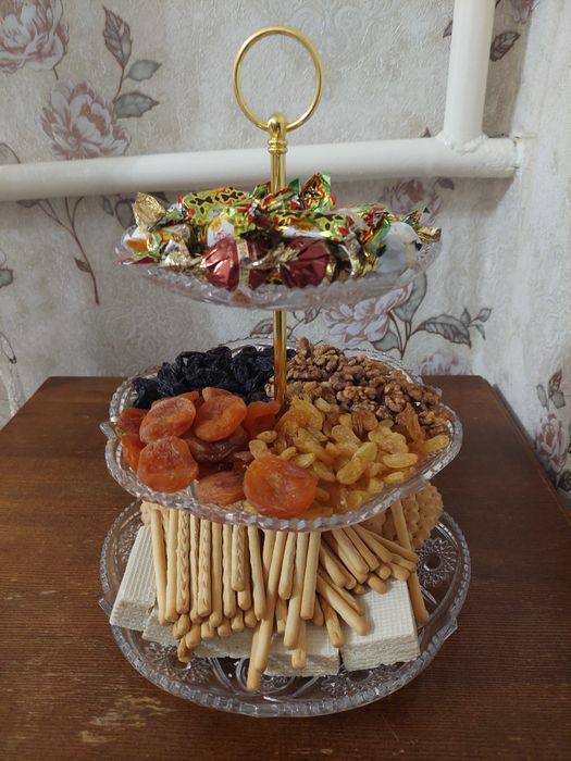 Трехъярусная конфетница.