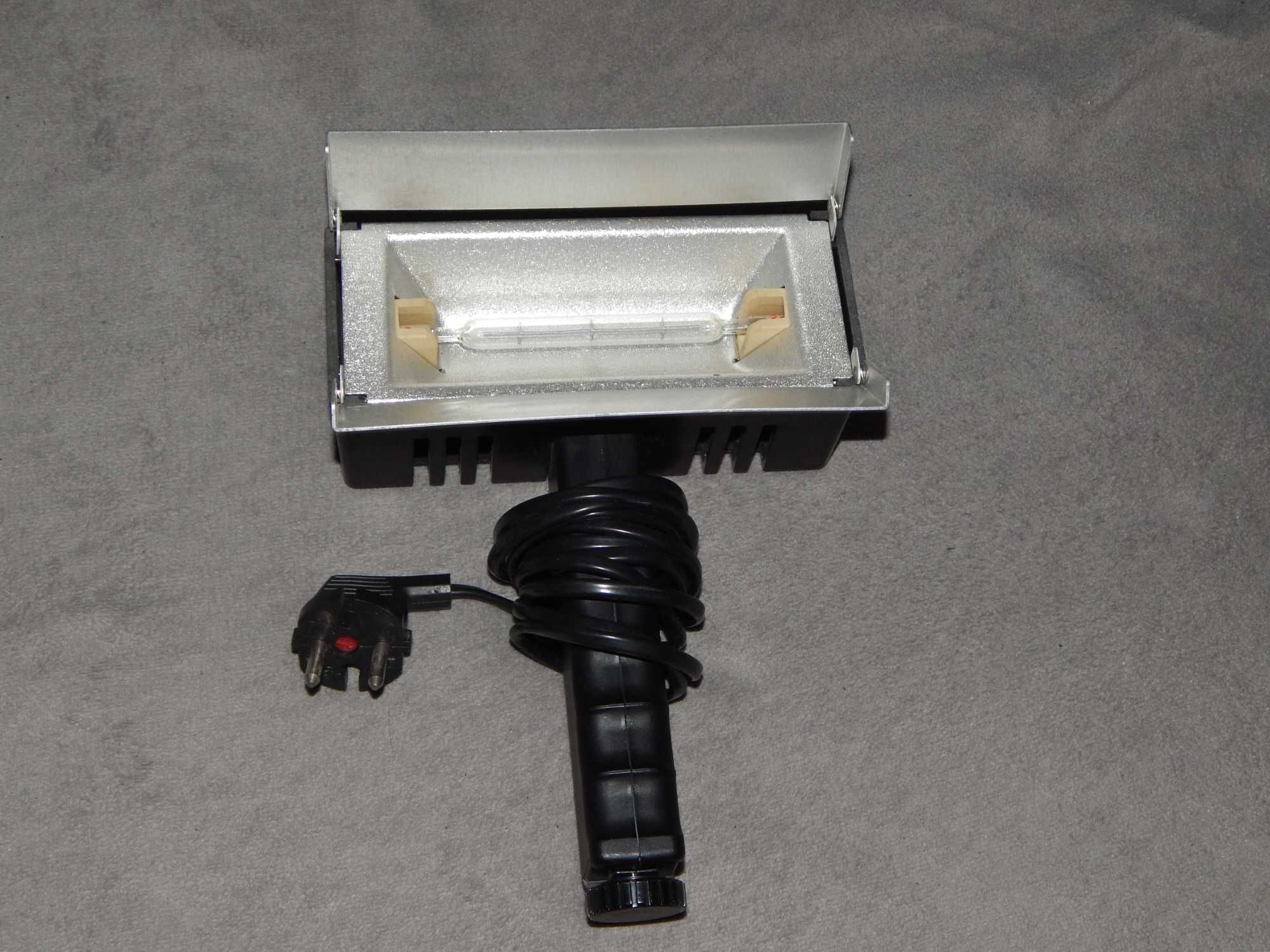 lampa  cu bec halogen foto-video  , vintage  de colectie