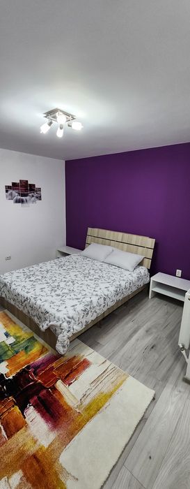 Închiriez garsonieră, Hipodrom, capătul lui 2, et 3