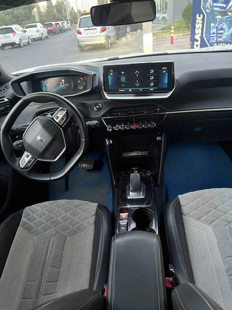 Peugeot e- 2008 ev электрокроссовер
