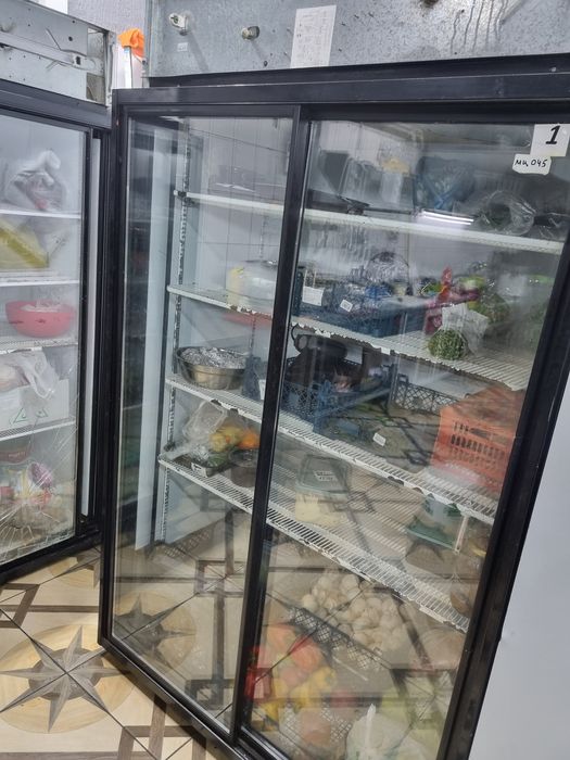 Продам холодильник витрина
