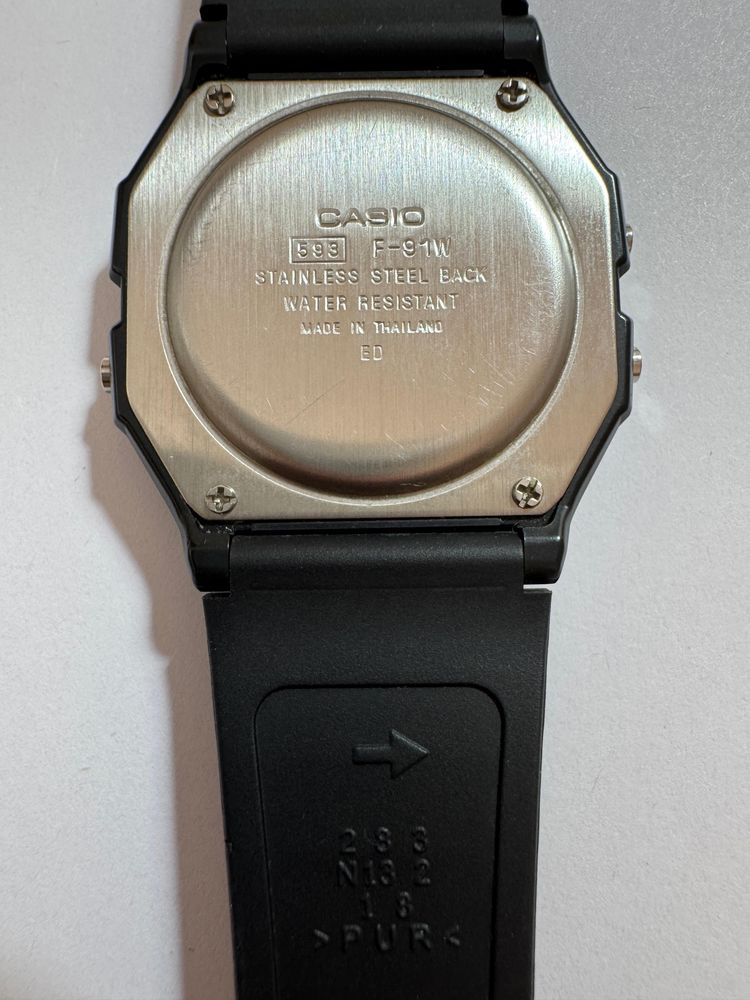 Электронные наручные часы Casio в идеальном состоянии