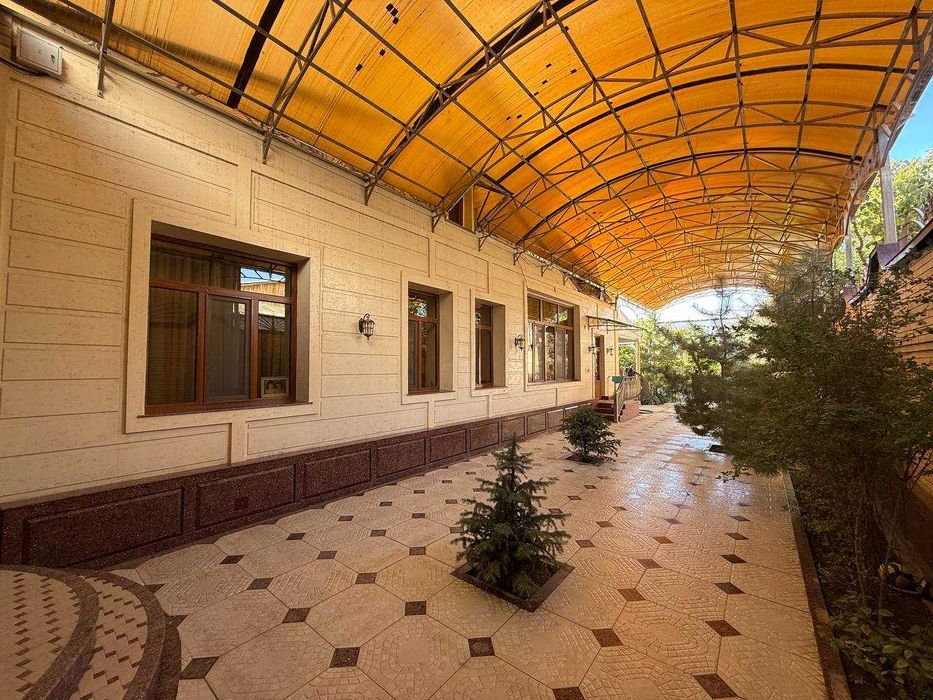 Продаётся дом в центре города 10 соток со всеми удобствами ТОРОПИТЕСЬ