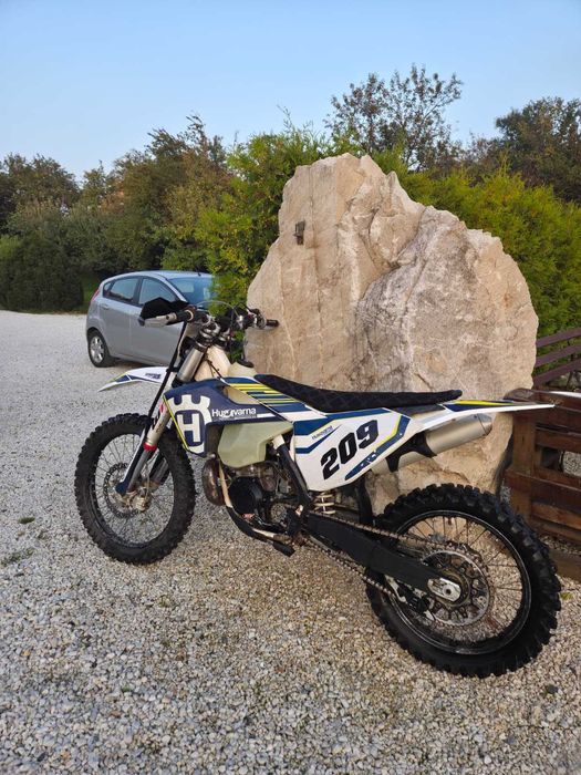 Husqvarna TE 300 2017 înscrisă