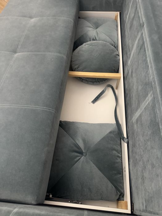 Продам Диван и два кресла .