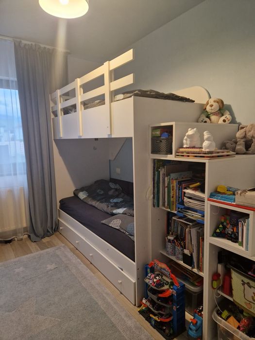 Pat supraetajat copii