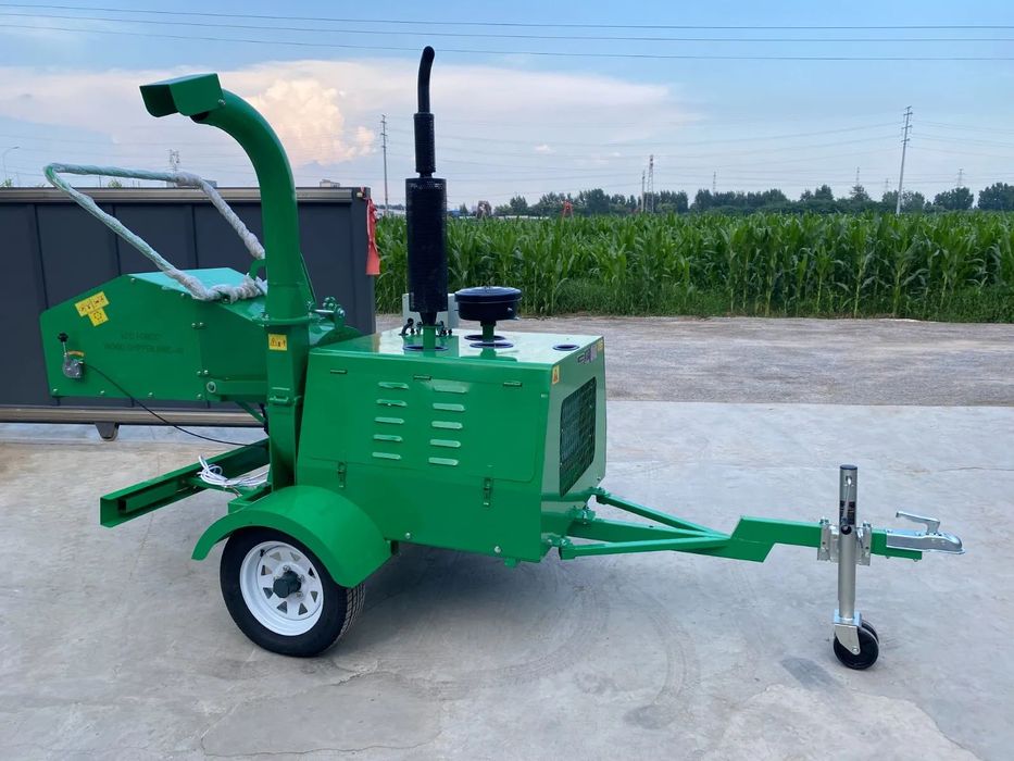 Mașină de tocat vegetale ECO FOREST DWC-40 capacitate tocare 12 mc/h