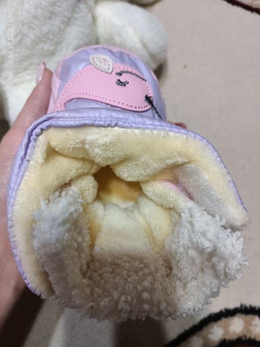 Продам детские ботинки