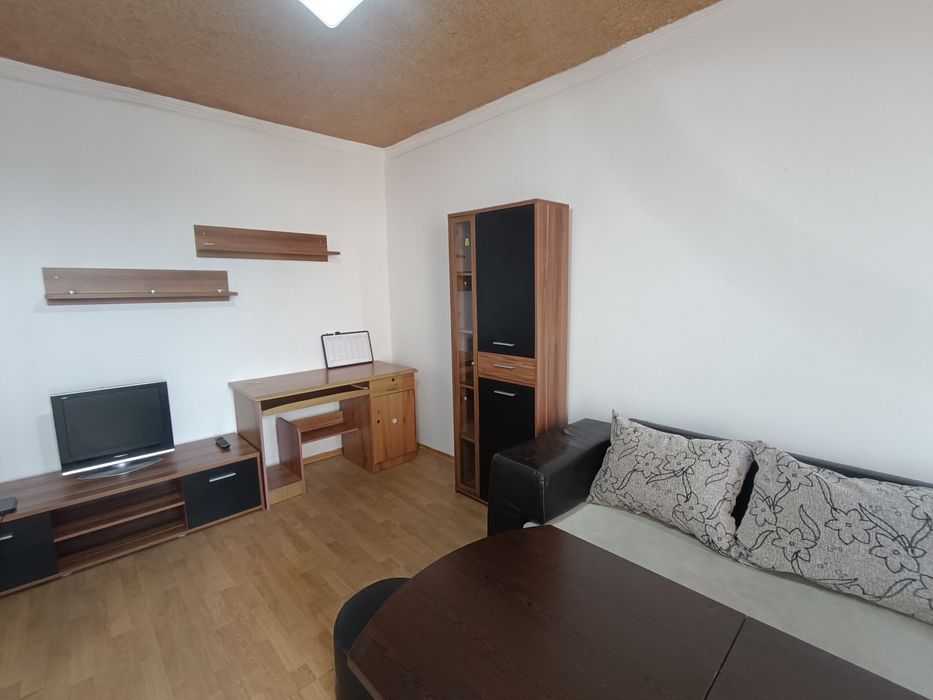 Частно лице Дава под наем 2 + кухня