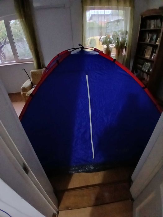 De vanzare cort pentru 2 persoane aproape nou ,stare impecabila.