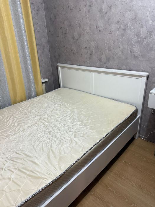 Кровать с матрасом