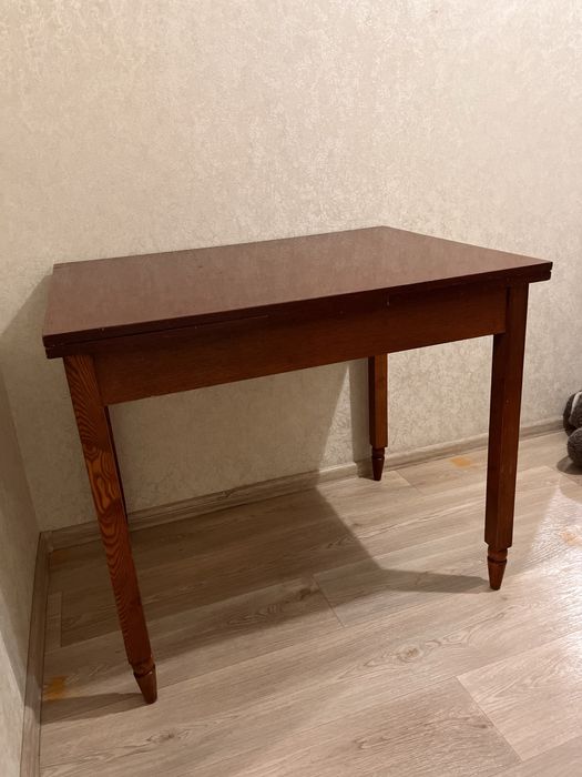 Продам стол полированный