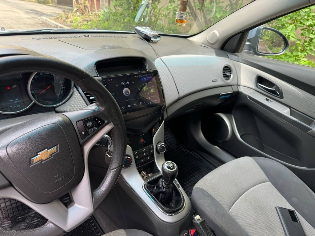 vând Chevrolet Cruze