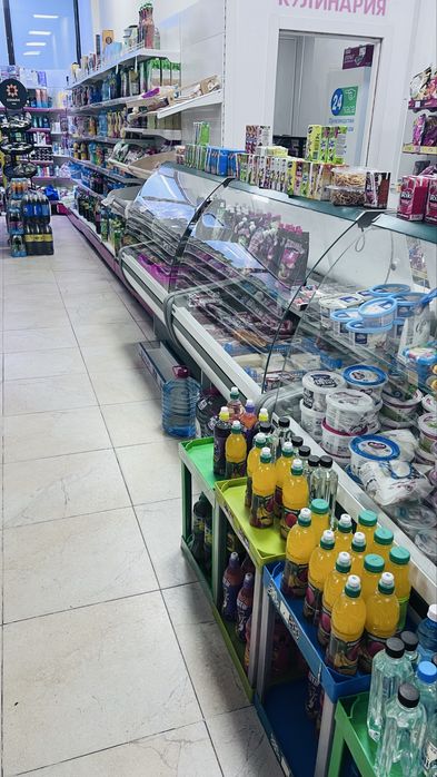 Холодильник витринные для магазина в хорошем состоянии