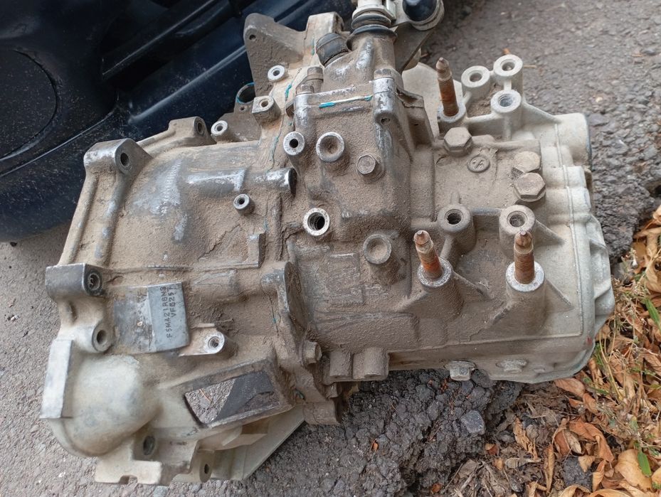 Коропка Митсубиси Галант 8. 97 г,р дв 2л, гол выпуска 97. Рабочая