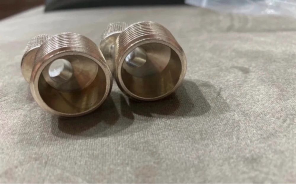 Conectoare excentrice pentru baterii de chiuvetă sau duș