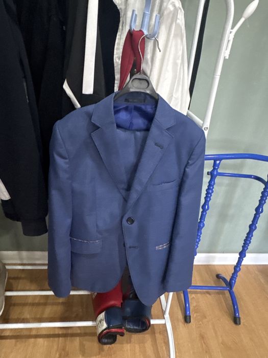 Продам костюм для мальчиков