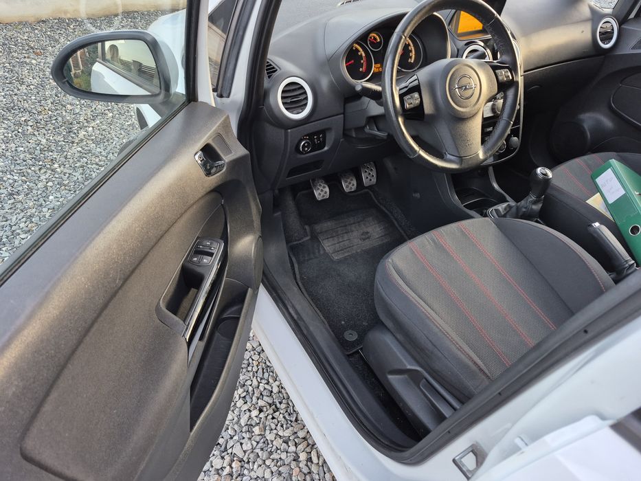 Opel Corsa D 2010 1.4 benzina