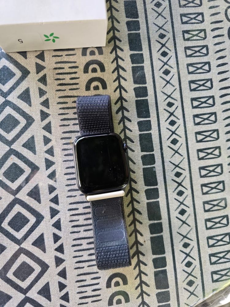 Iphone 15 pro max 256 , apple Watch SE (Gen 2) 44 mm