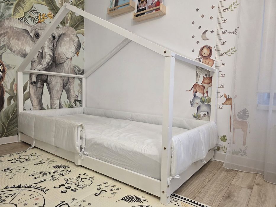 Pat copii tip casuta 90x200 + saltea si protectii laterale, stare foa