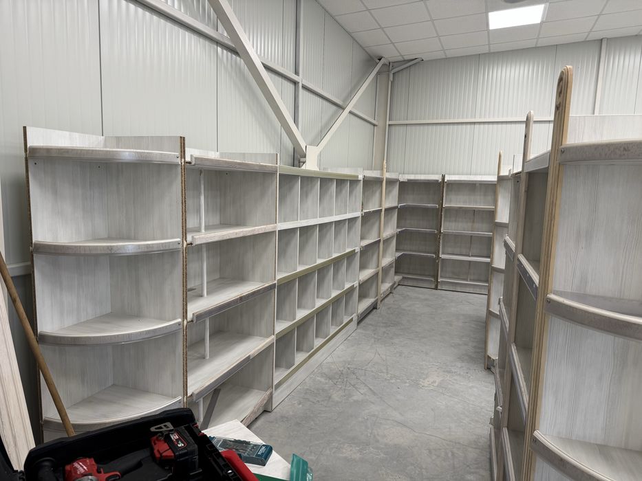 Стелажи за магазин