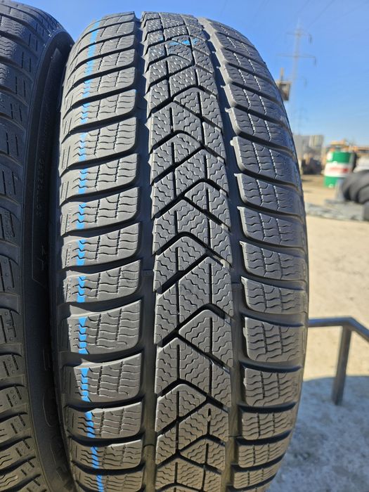 Vând 4 anvelope iarna 205/60/17 205/60r17 PIRELLI