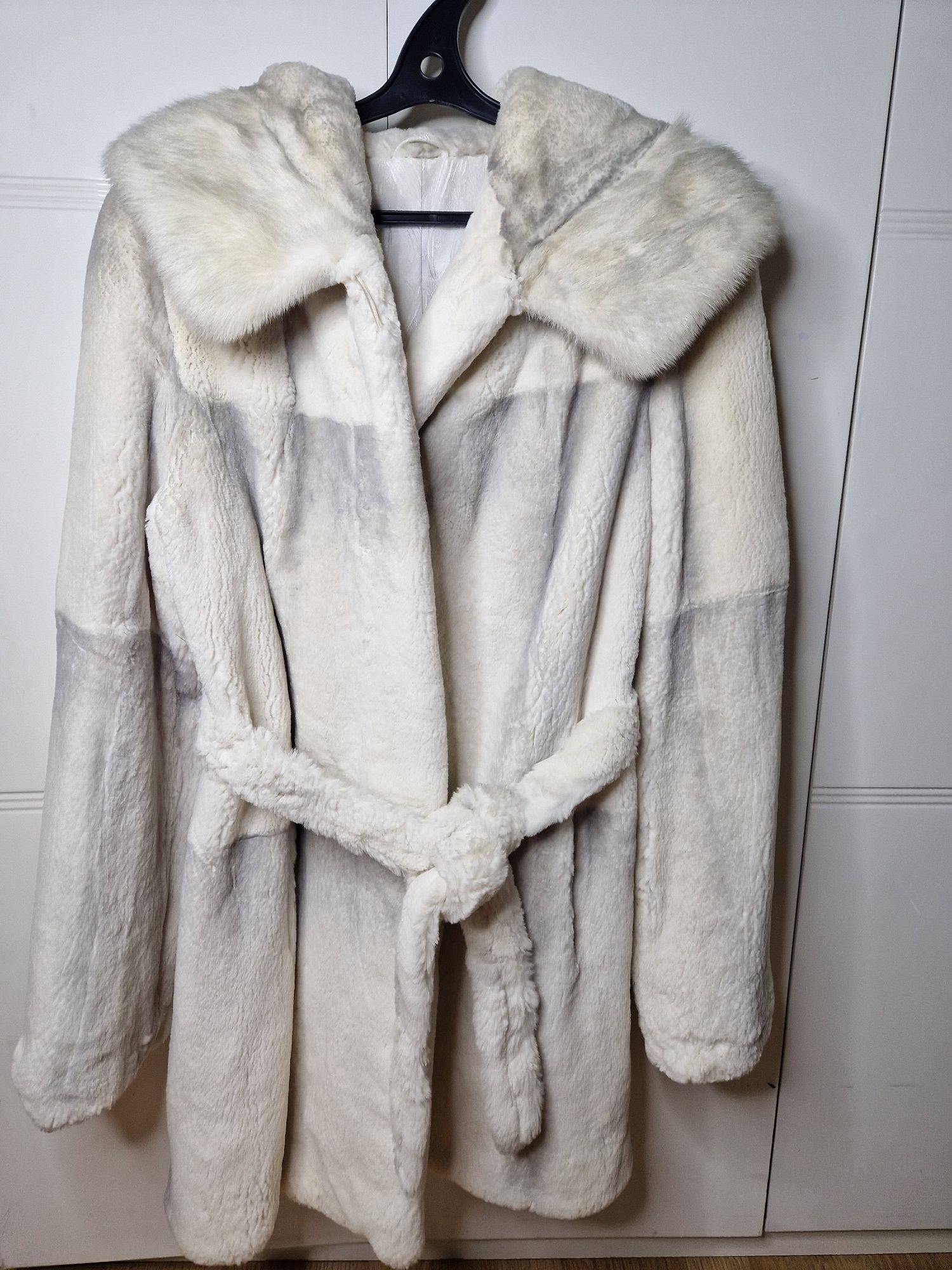 Пальто Massimo Dutti,Шуба белая(стриженная норка)