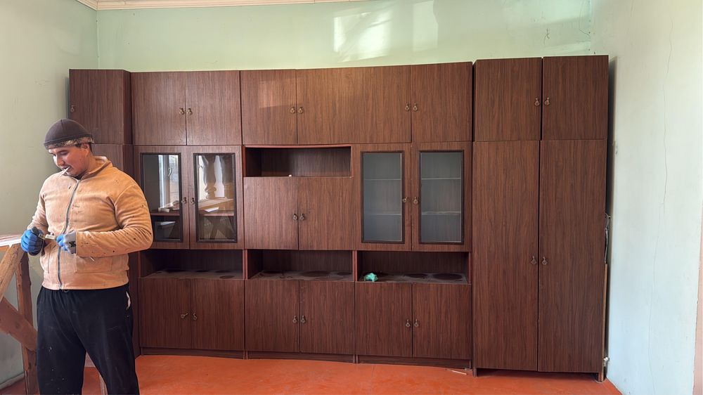 Сервант,гарнитур б/у,