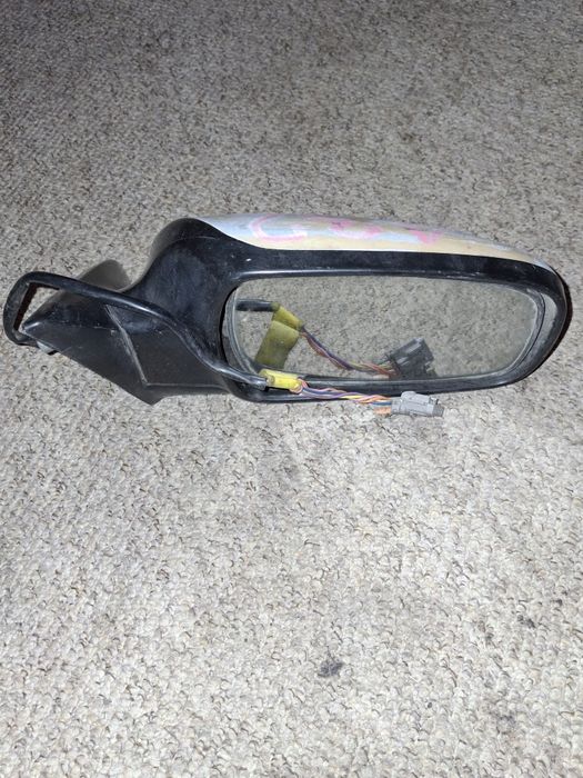 Продам зеркало на автомашину ниссан сефиро