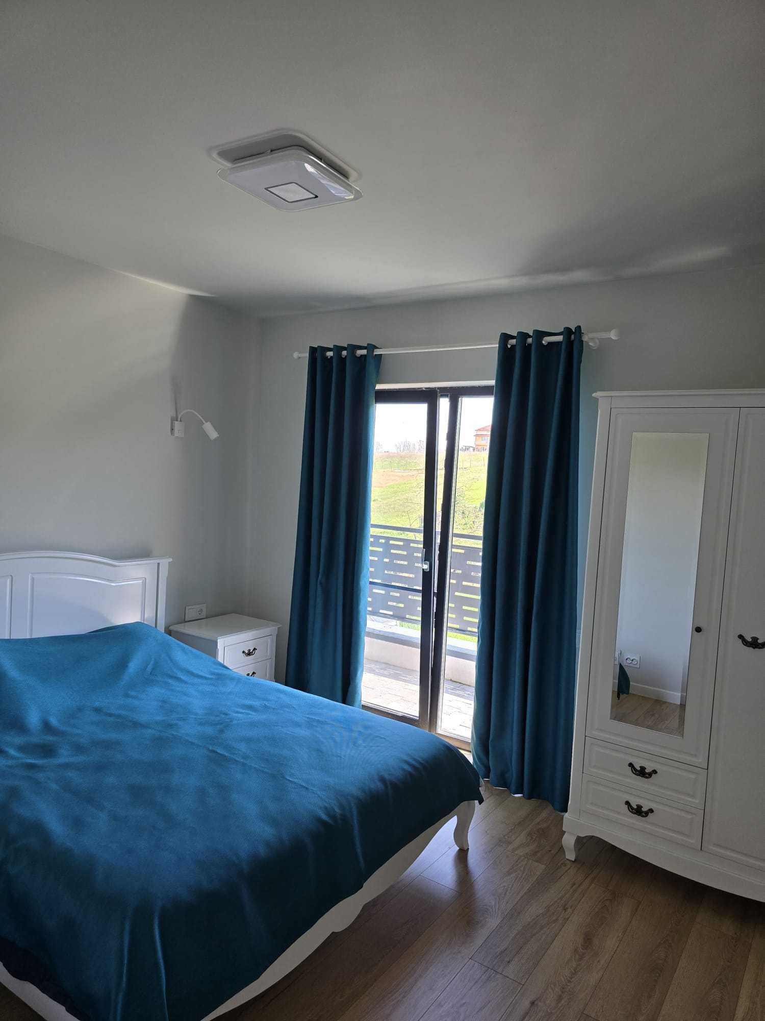 Închiriez apartament 3 camere,1 baie, terasa, parcare