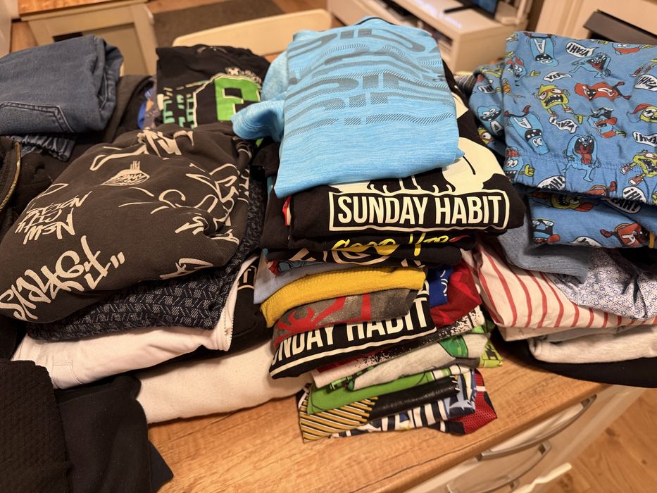 Продавам сет детски дрехи 10-11 години