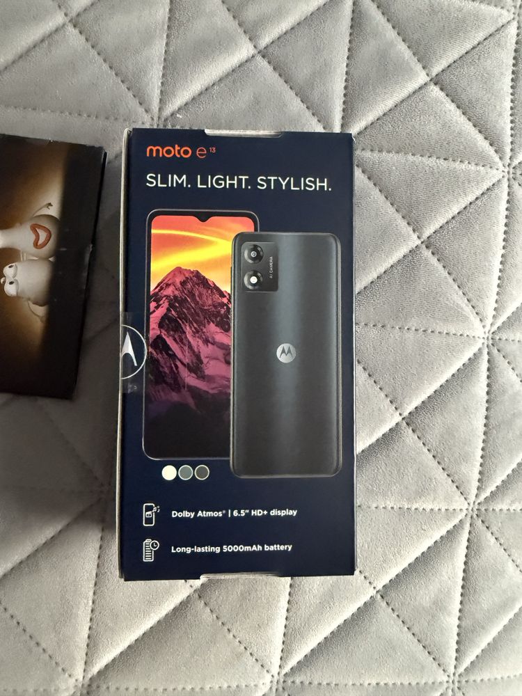 Vand telefon nou sigilat