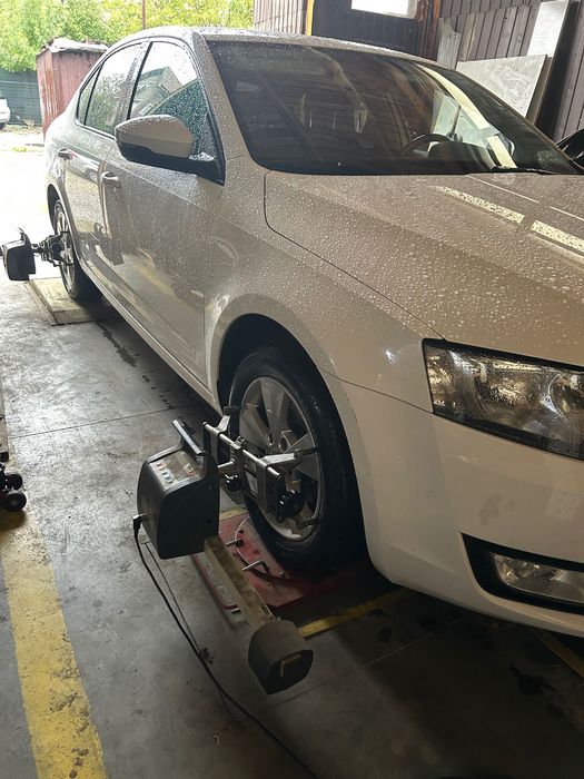 Aparat de geometrie roți