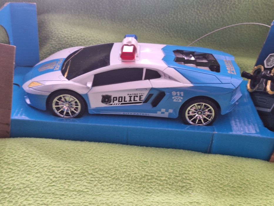Полицейска кола- радиоуправляема  със светлинни ефекти