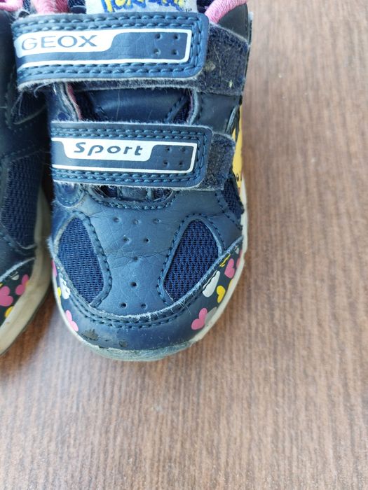 Adidasi Geox 24 cu leduri Pokemon