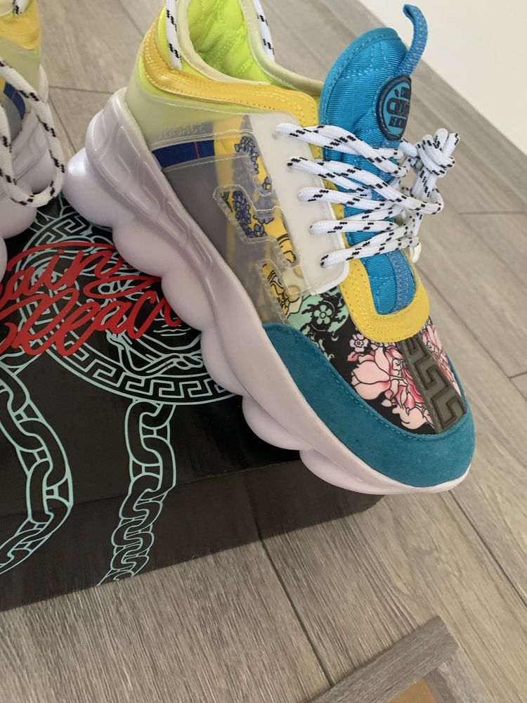 Versace chain reaction