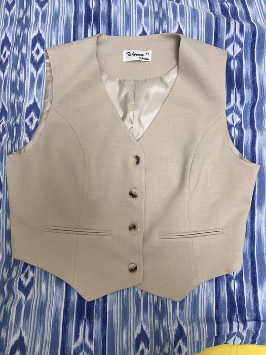 Стильная тройка для девушки — жилет, пиджак и брюки