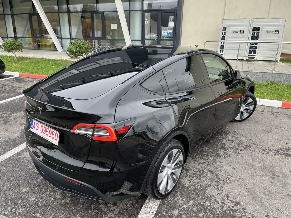 Tesla model Y an 2023