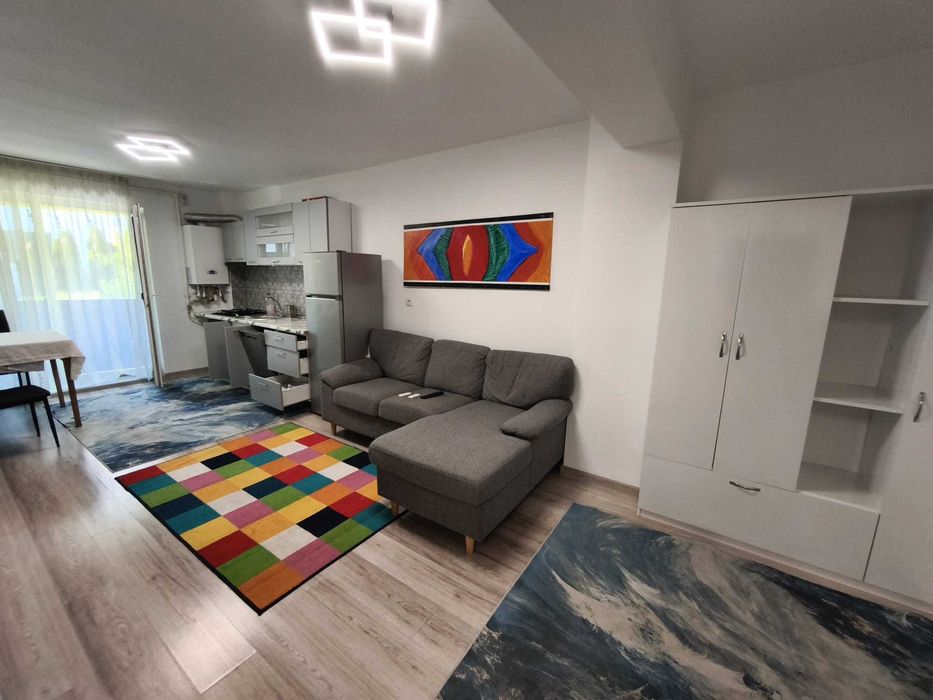 Inchiriez Apartament 42 mp2